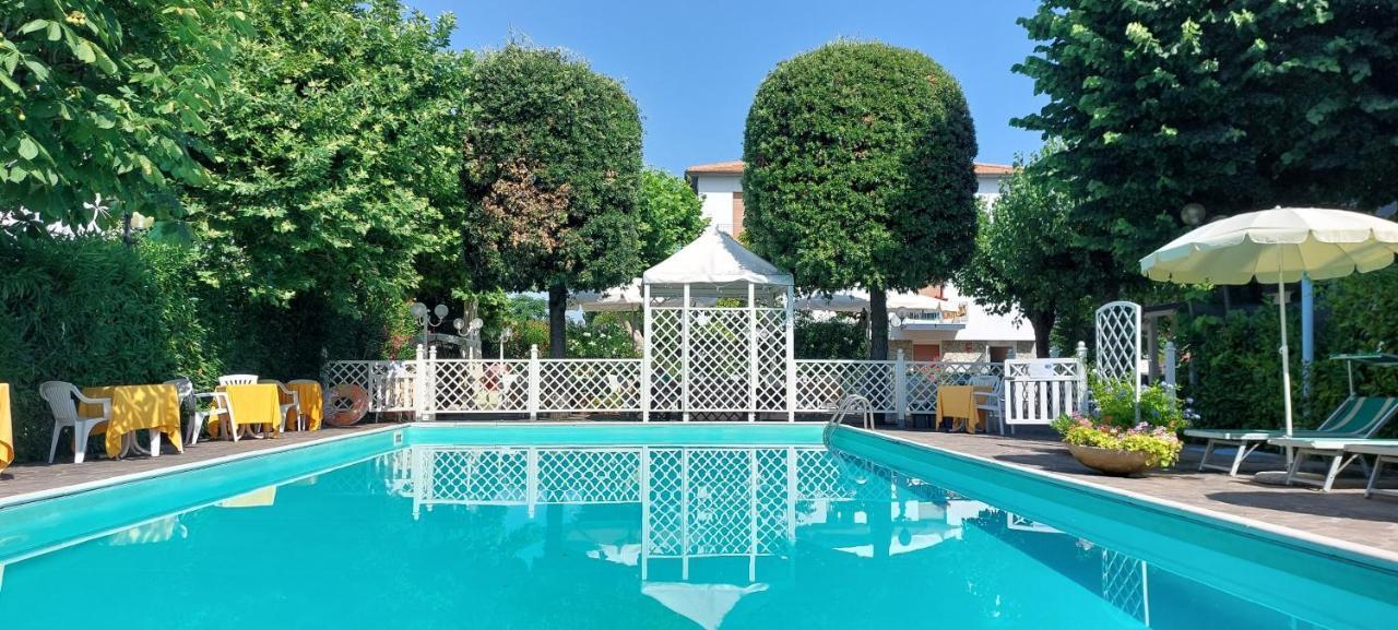 Hotel Garden B&B マロッタ エクステリア 写真