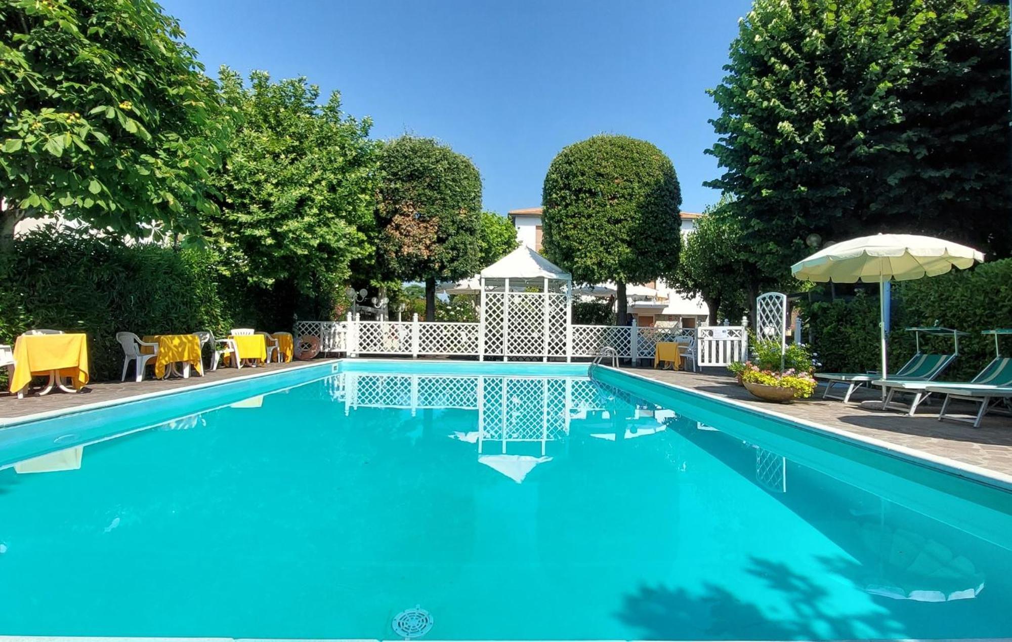 Hotel Garden B&B マロッタ エクステリア 写真